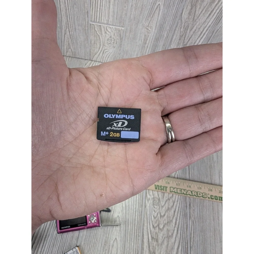 Olympus Stylus 850 SW Digital Camera 8.0 MP Pink XD Card Battery READ